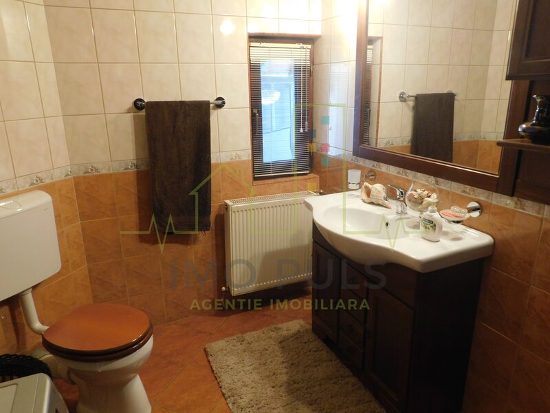 Casa individuala. Complet mobilata si utilata. Piscina exterioara.
